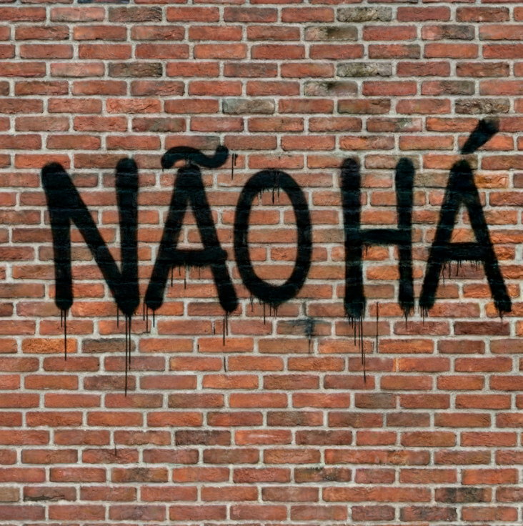 O espaço de um abraço: Joyce Lom e sua mulher G(love)